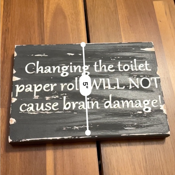 🆕 Wooden Wall Art Sign “Changing The Toilet Paper Will Not Cause Brain Damage” - Picture 3 of 4